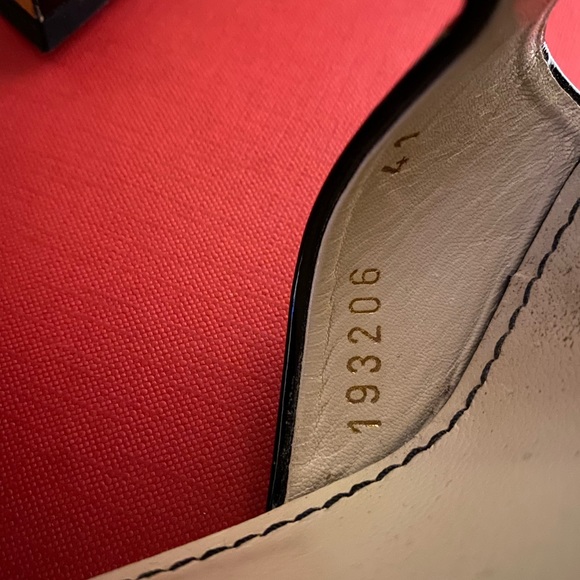 Vintage YSL Patent Leather Jeweled T strap sandals in a size 41. - Picture 2 of 12